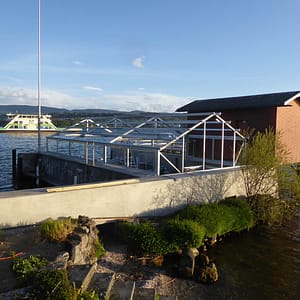 Neues Bootshaus aus Rechteckrohre und Dachplatten