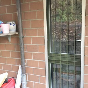 Fenstergitter beim Wohnbereich aus Flachstahl-Rahmen und Staketen